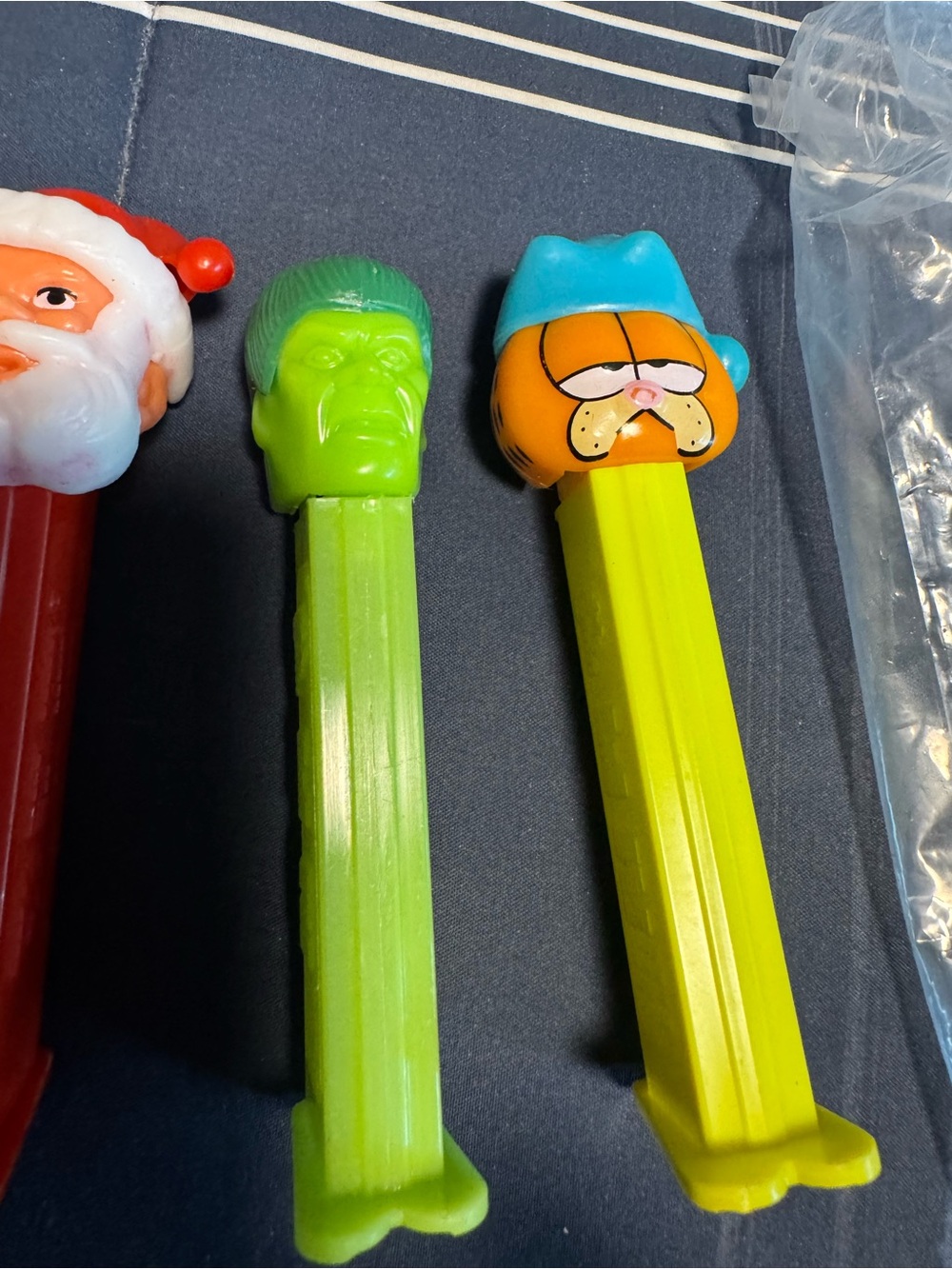 3 Vintage apex Candy Dispenser’s Hulk, Garfield, Santa Claus 👍👍👍